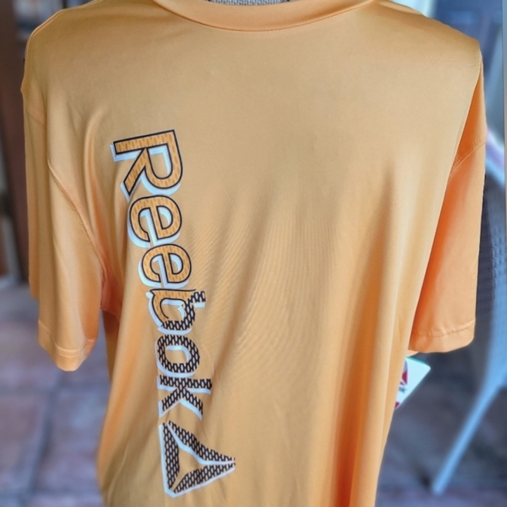 Reebok Men's Vibrant Orange Tee Moisture Wicking NWT Size MEDIUM